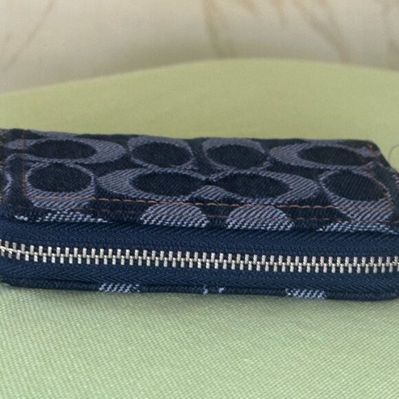 COACH SIGNATURE DENIM SMALL ZIP-AROUND CARD CASE:NWT DEEP BLUE. CAT62 - Picture 6 of 12